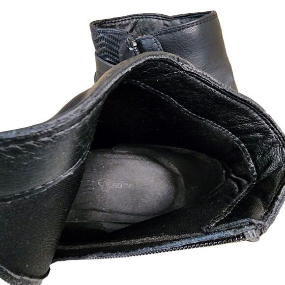 Baretraps- Women’s Hensley Black Vegan Faux Leather Bootie Ankle Boots, 6.5 - Picture 9 of 13